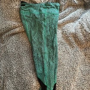 LULULEMON- RARE- mesh with pockets - cropped patterned leggings